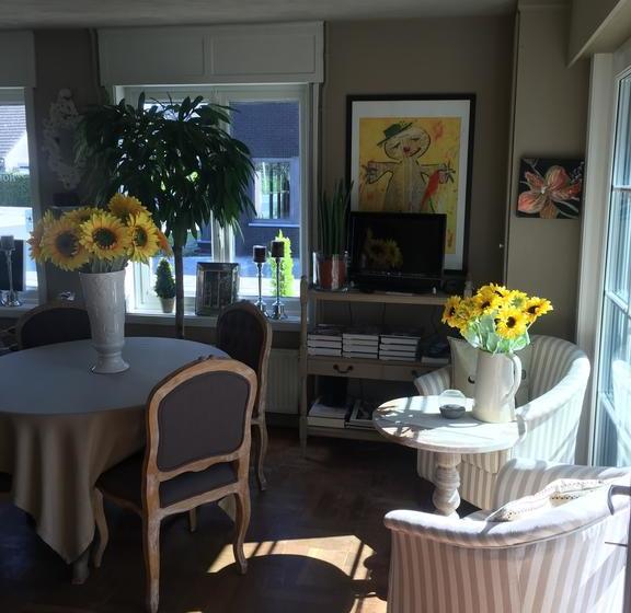 تختخواب و صبحانه Huyze Peppins