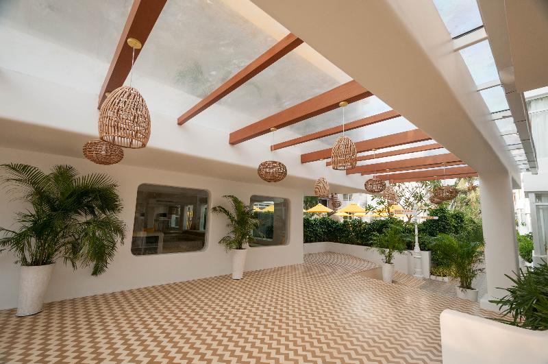 בית מלון כפרי Bloomsuites L Calangute