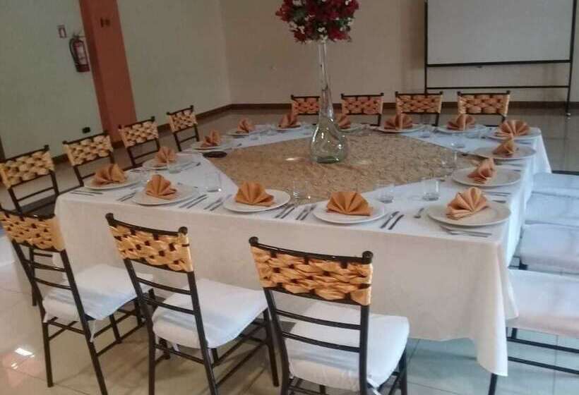 فندق Casa Kolping Quito