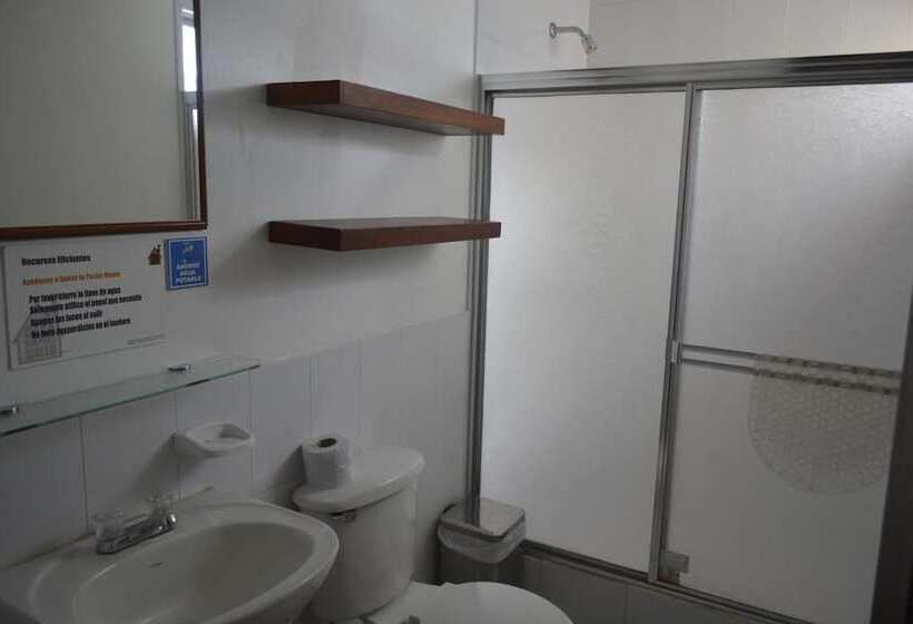 فندق Casa Kolping Quito