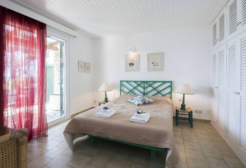 ホテル Glyfada Homes Resort