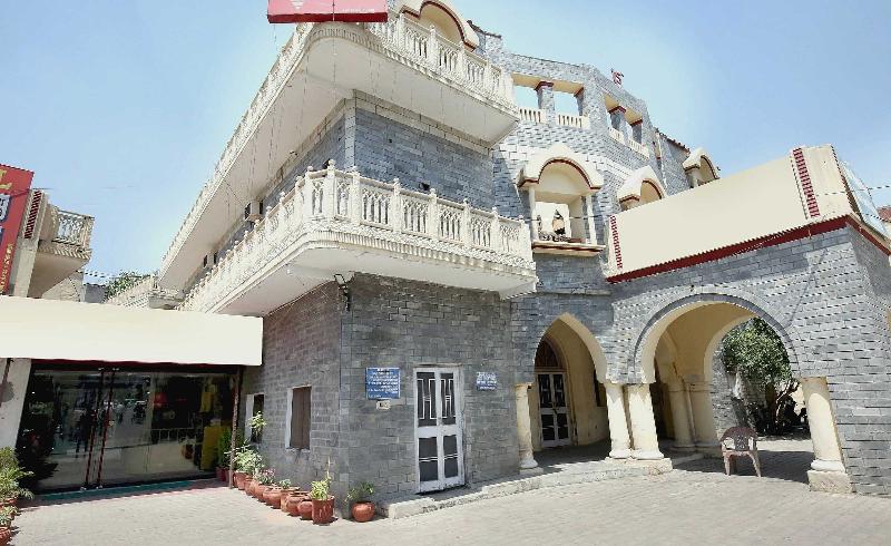 Hotel O Rajmahal