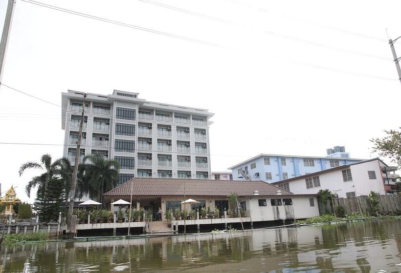 Golden Foyer Suvarnabhumi Airport