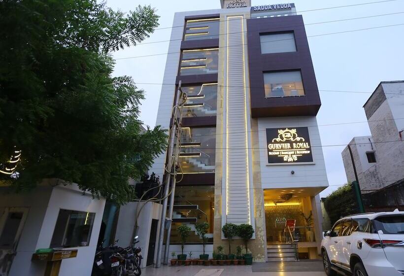 هتل Gurveer Royal