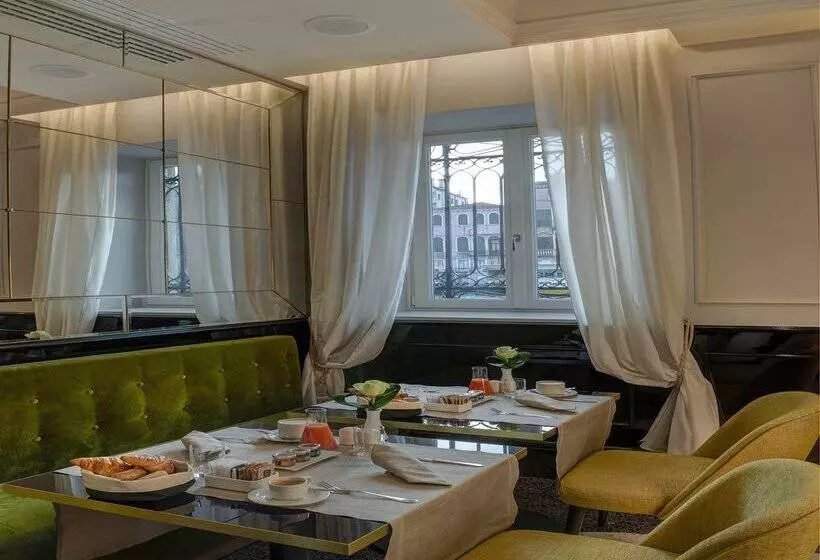 ホテル H10 Palazzo Canova