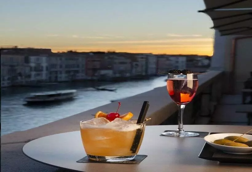 ホテル H10 Palazzo Canova