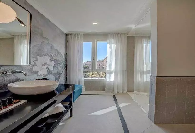 ホテル H10 Palazzo Canova