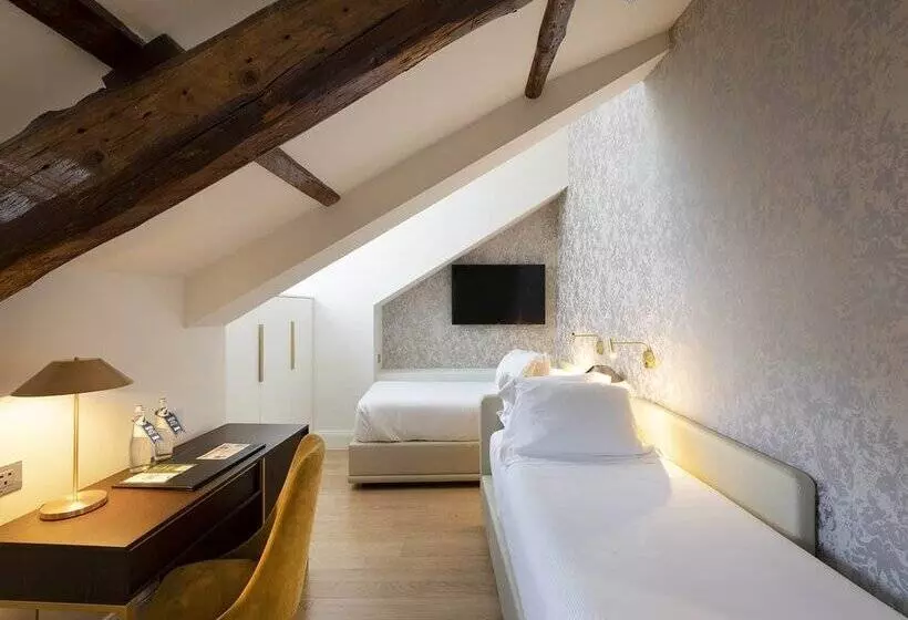 ホテル H10 Palazzo Canova