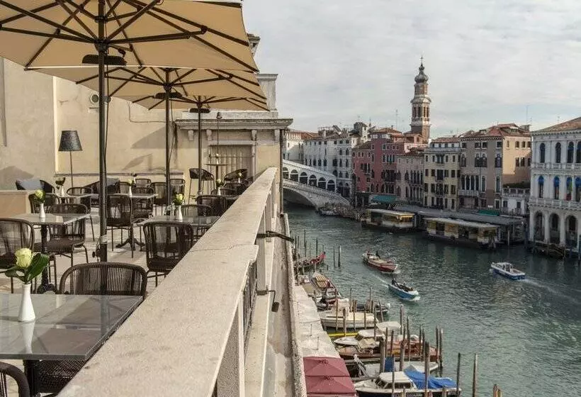 ホテル H10 Palazzo Canova