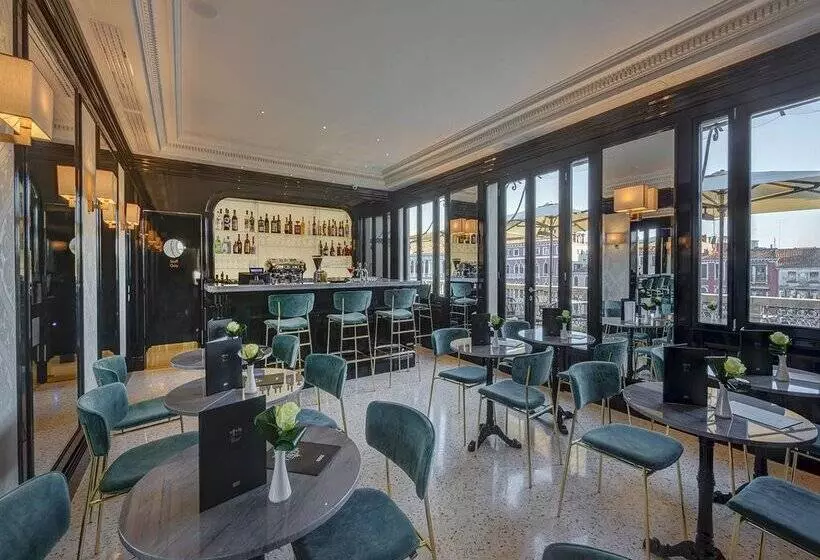 ホテル H10 Palazzo Canova