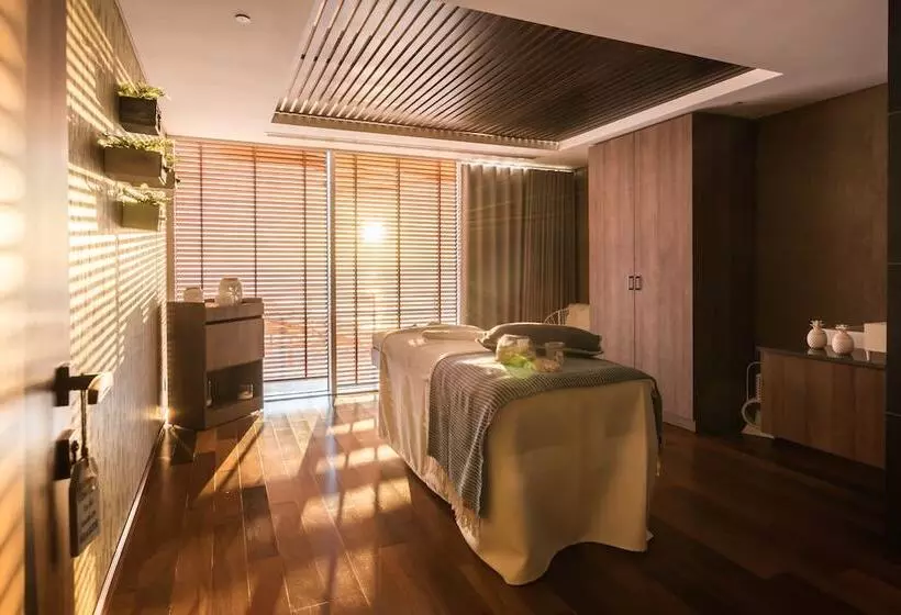 هتل Lancaster Eden Bay