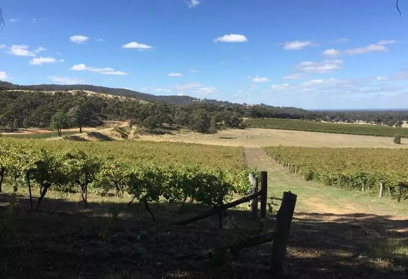 Hotelli Warrenmang Vineyard Resort