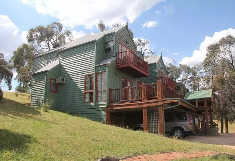 Hotelli Warrenmang Vineyard Resort