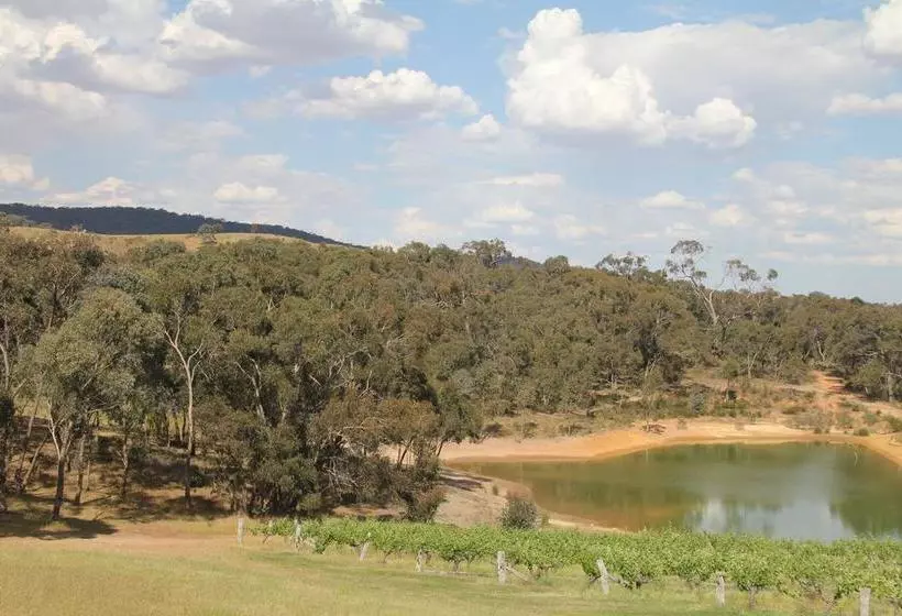 Hotelli Warrenmang Vineyard Resort