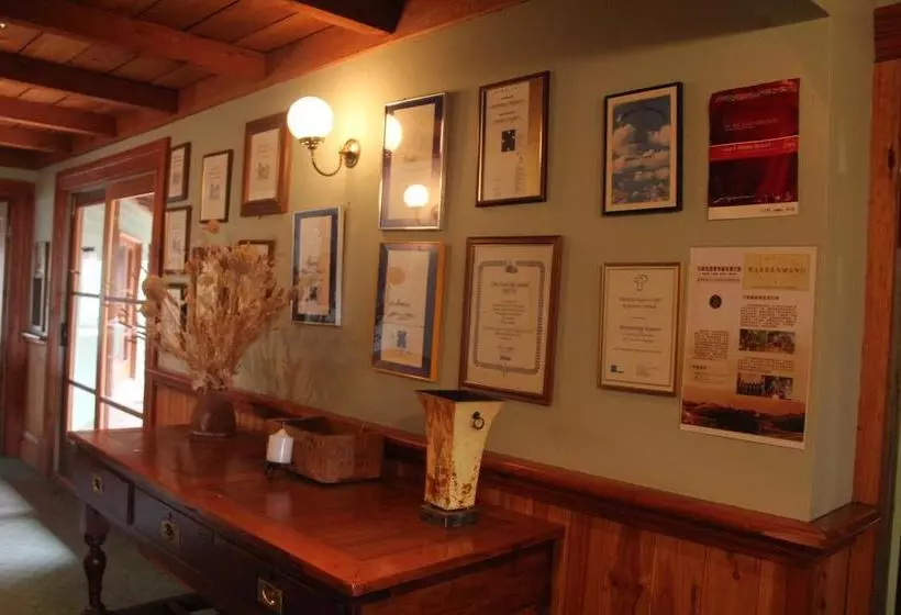 Hotelli Warrenmang Vineyard Resort