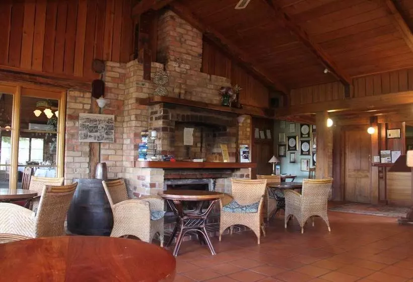 Hotelli Warrenmang Vineyard Resort