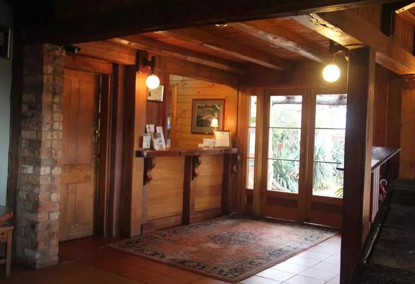 Hotelli Warrenmang Vineyard Resort