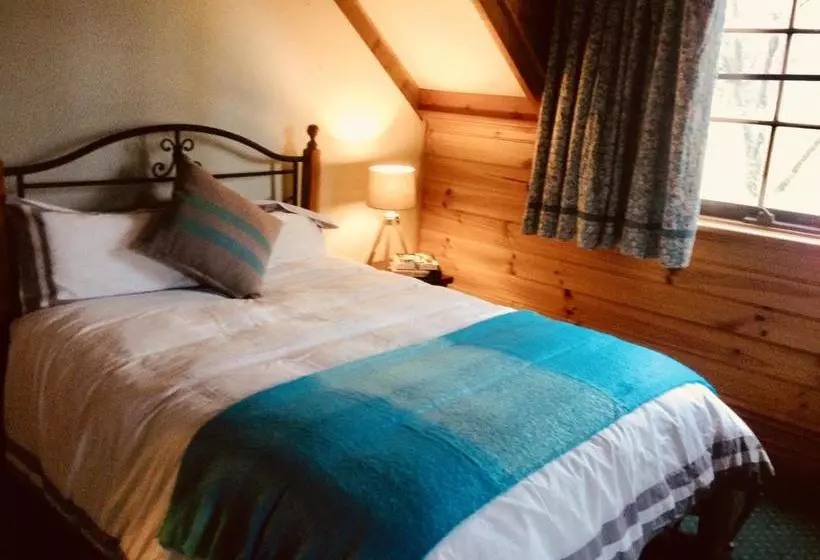 Hotelli Warrenmang Vineyard Resort