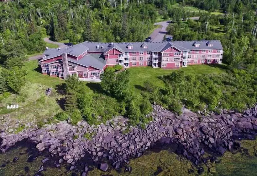 Lomakeskus Cove Point Lodge