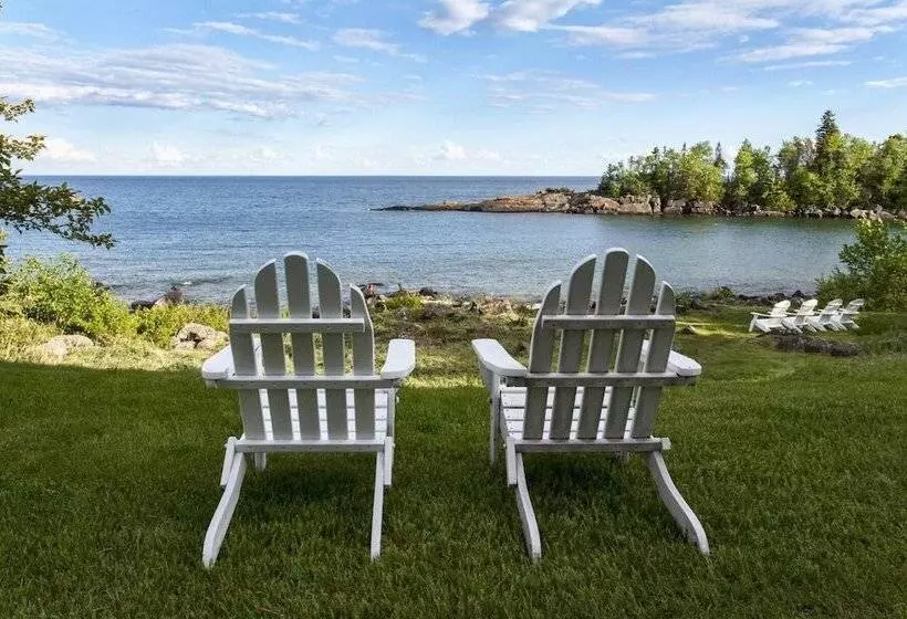 Lomakeskus Cove Point Lodge