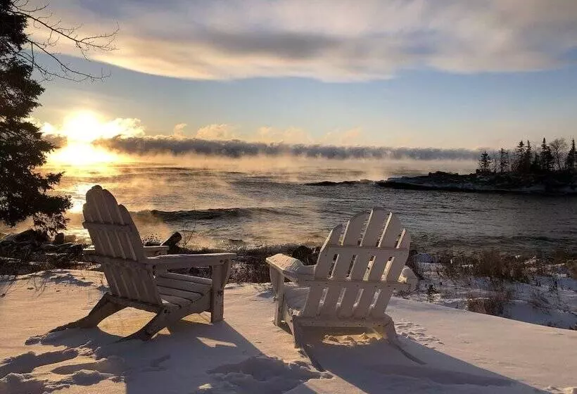 Lomakeskus Cove Point Lodge