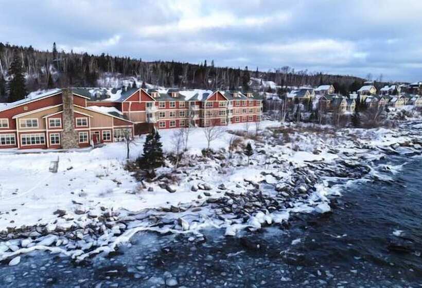 אתר נופש Cove Point Lodge