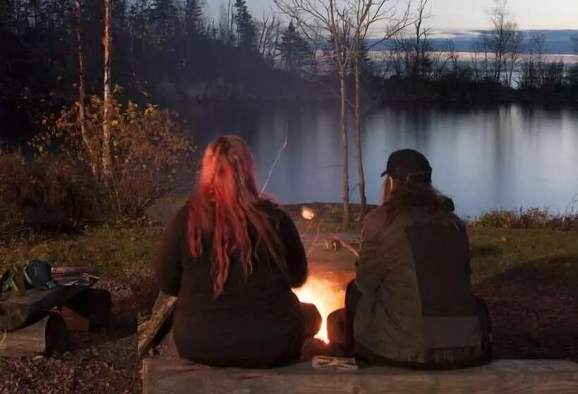 Lomakeskus Cove Point Lodge