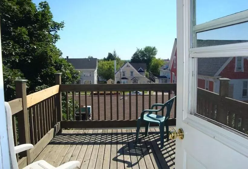 هتل Downtown Bed And Breakfast