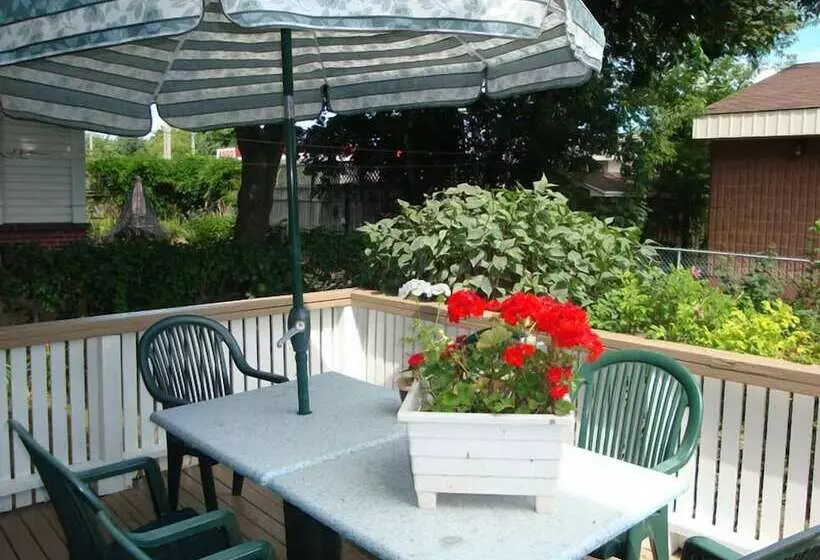 هتل Downtown Bed And Breakfast