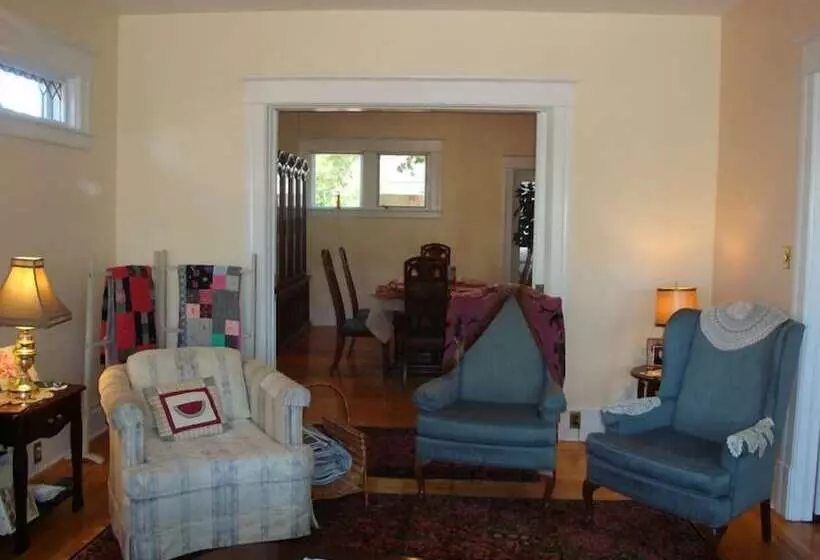 هتل Downtown Bed And Breakfast