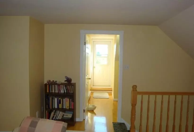 هتل Downtown Bed And Breakfast