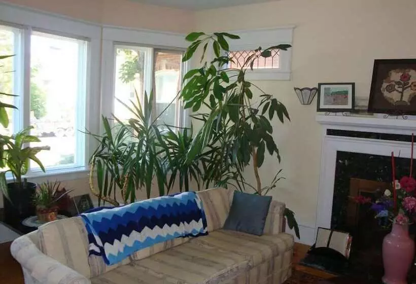 هتل Downtown Bed And Breakfast