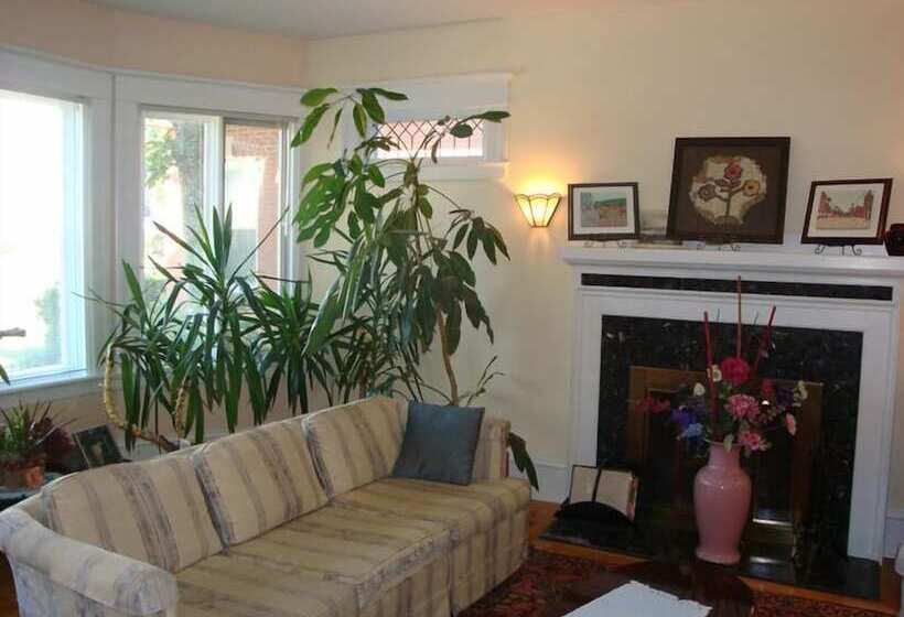 ホテル Downtown Bed And Breakfast