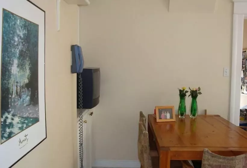 هتل Downtown Bed And Breakfast