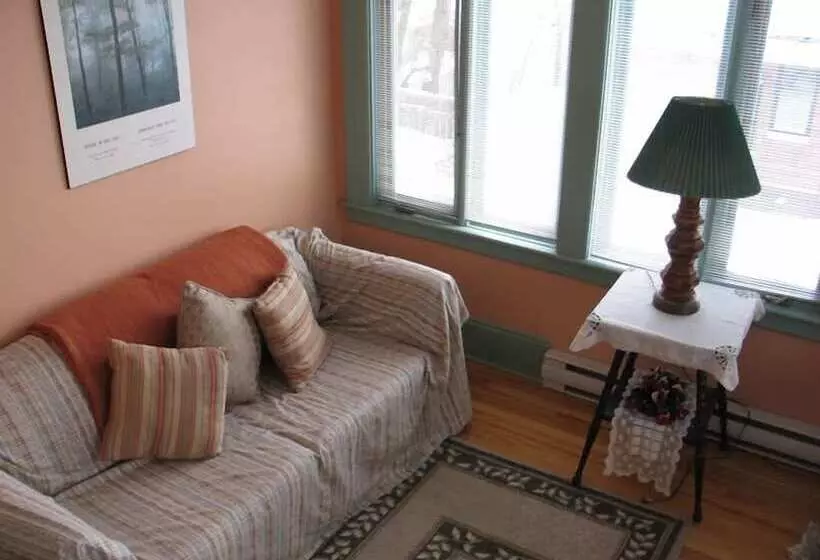 هتل Downtown Bed And Breakfast