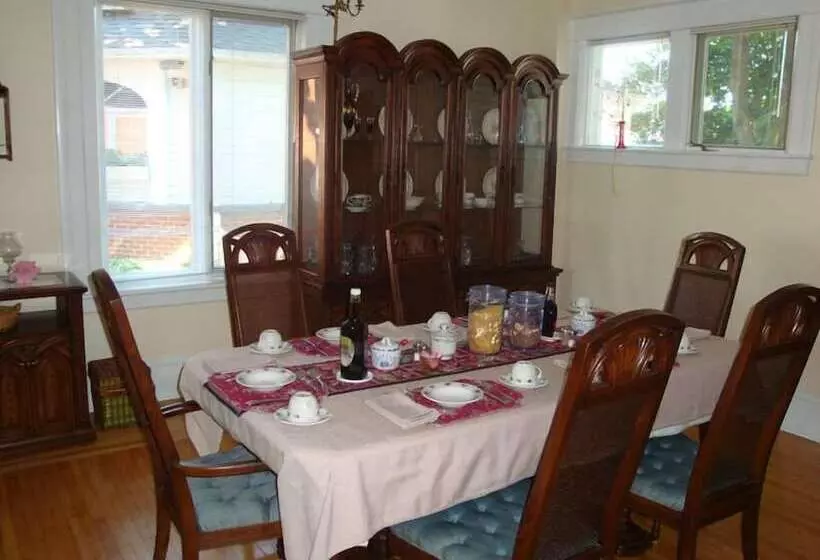 هتل Downtown Bed And Breakfast