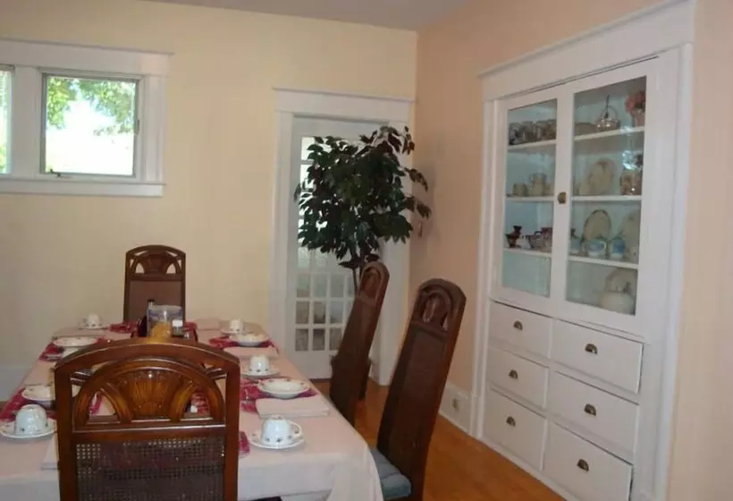 هتل Downtown Bed And Breakfast