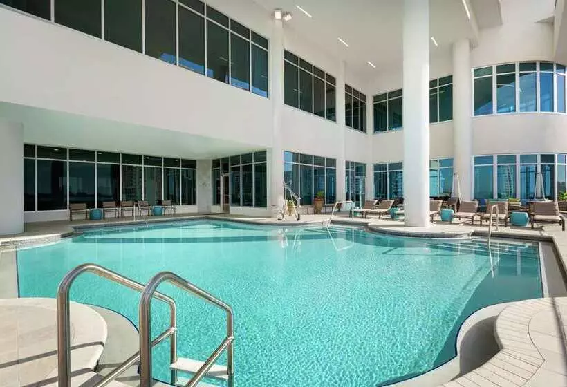 ホテル Embassy Suites By Hilton Sarasota, Fl