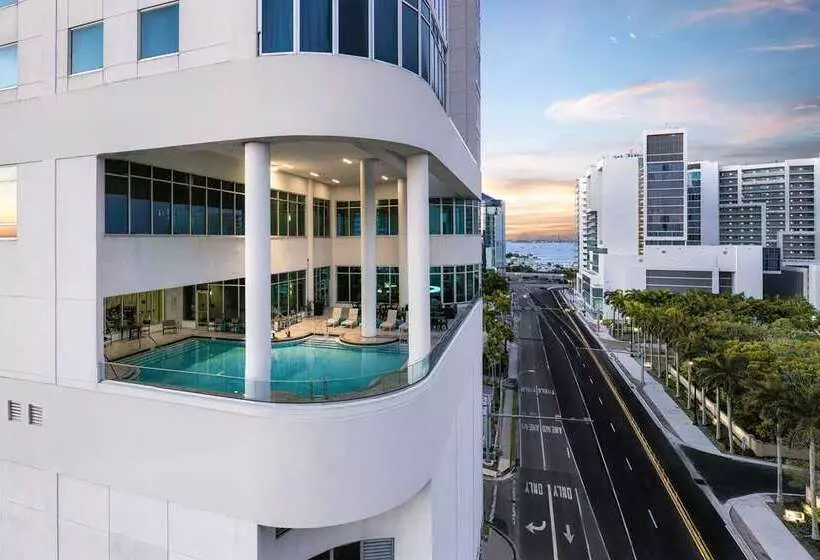 ホテル Embassy Suites By Hilton Sarasota, Fl