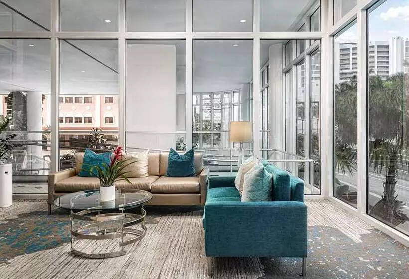 ホテル Embassy Suites By Hilton Sarasota, Fl