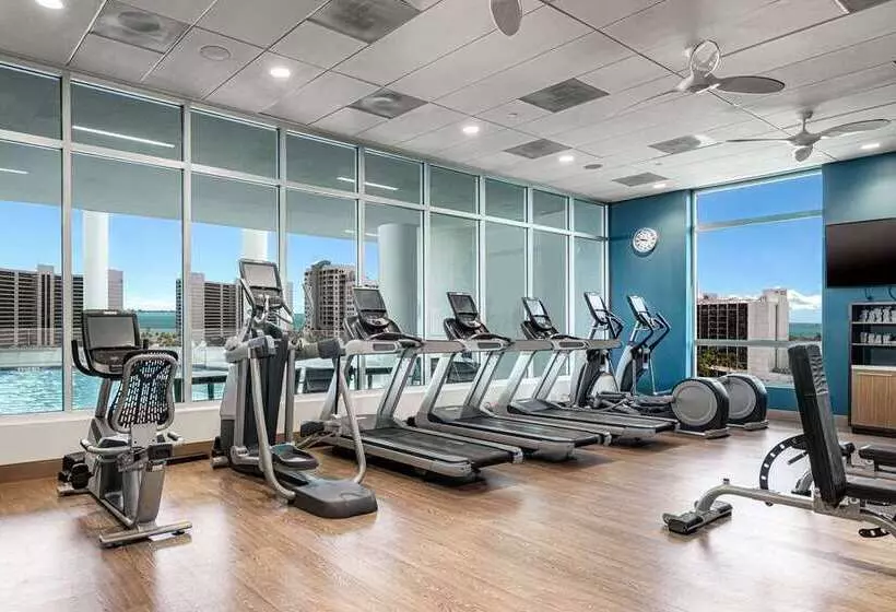 ホテル Embassy Suites By Hilton Sarasota, Fl