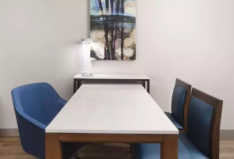 ホテル Embassy Suites By Hilton Sarasota, Fl