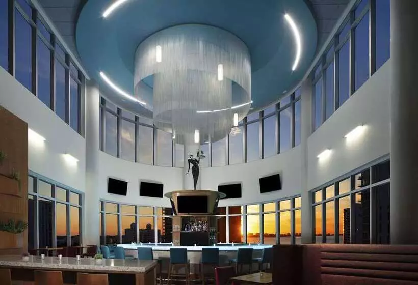 ホテル Embassy Suites By Hilton Sarasota, Fl