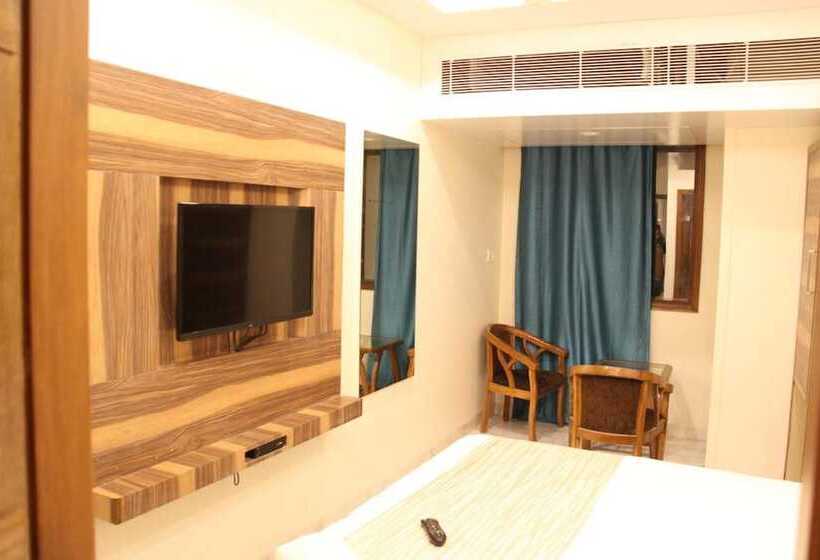 Отель Golden Oasis Delhi