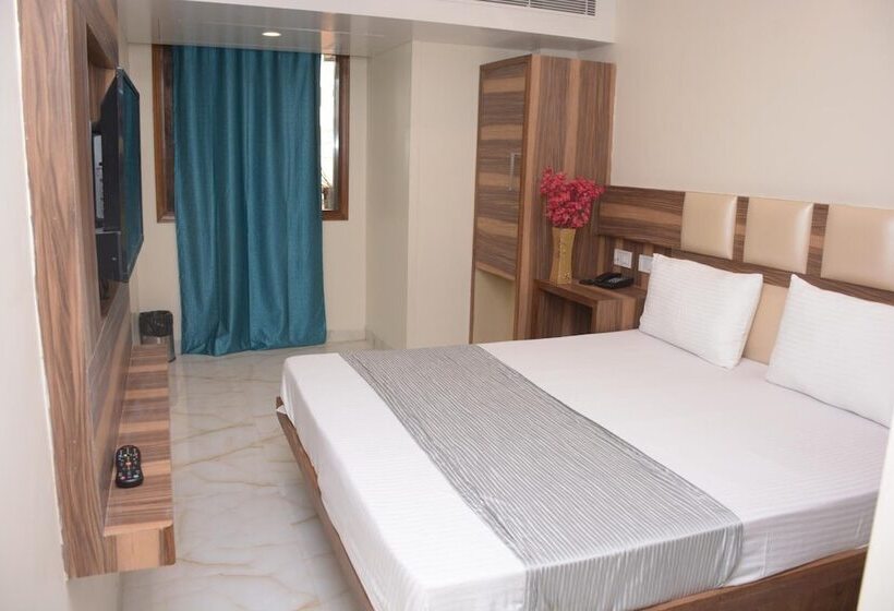 Отель Golden Oasis Delhi