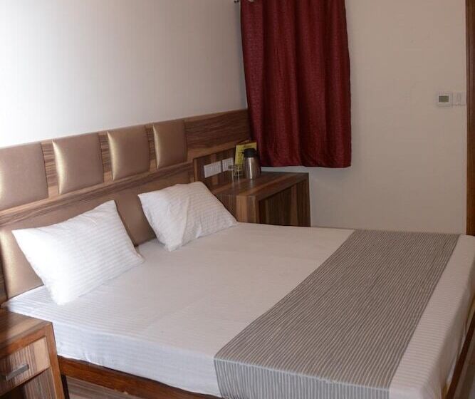 Отель Golden Oasis Delhi