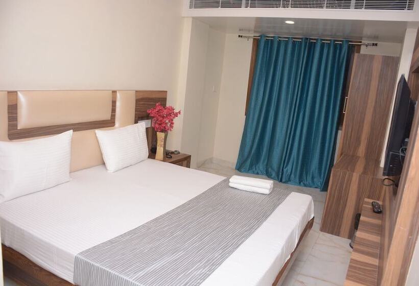 Отель Golden Oasis Delhi