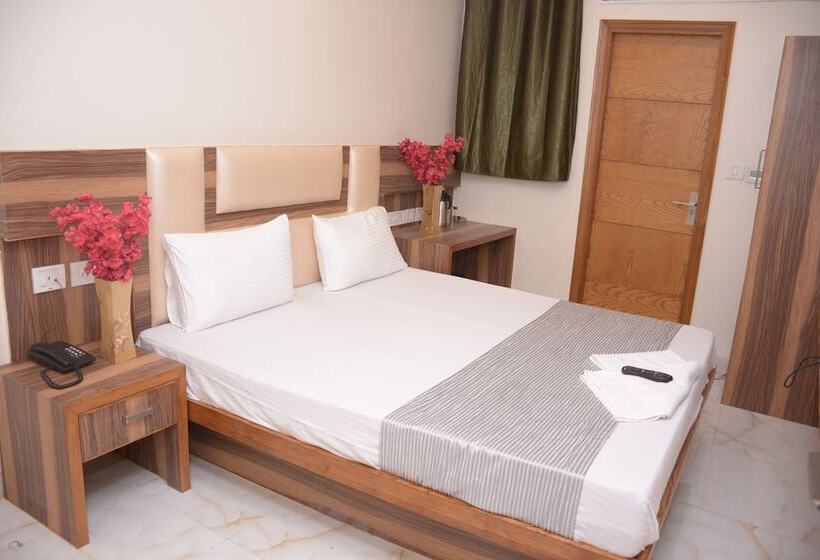 Отель Golden Oasis Delhi