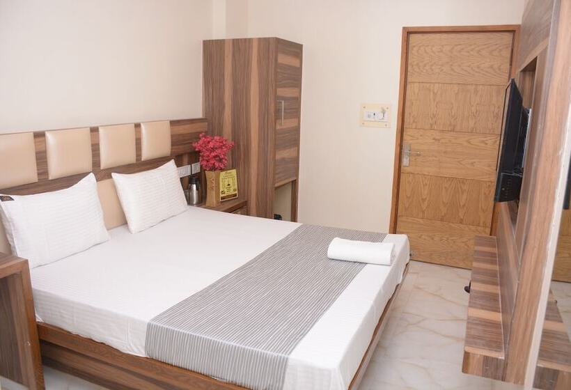 Отель Golden Oasis Delhi