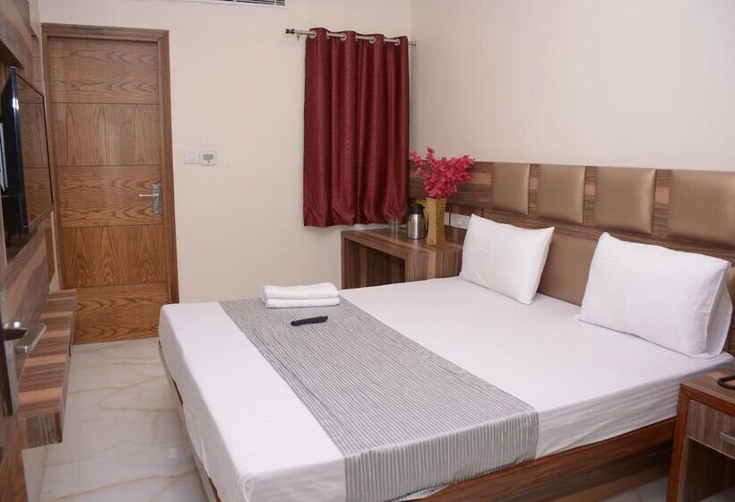 Отель Golden Oasis Delhi